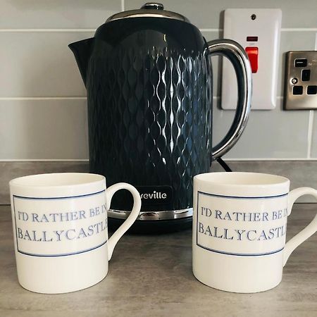 Ballycastle Town Centre Studio Apartment エクステリア 写真